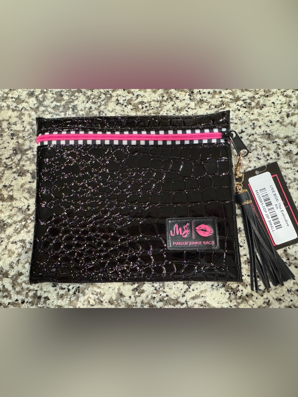 Makeup Junkie “the executive” size small. BRAND NEW!!